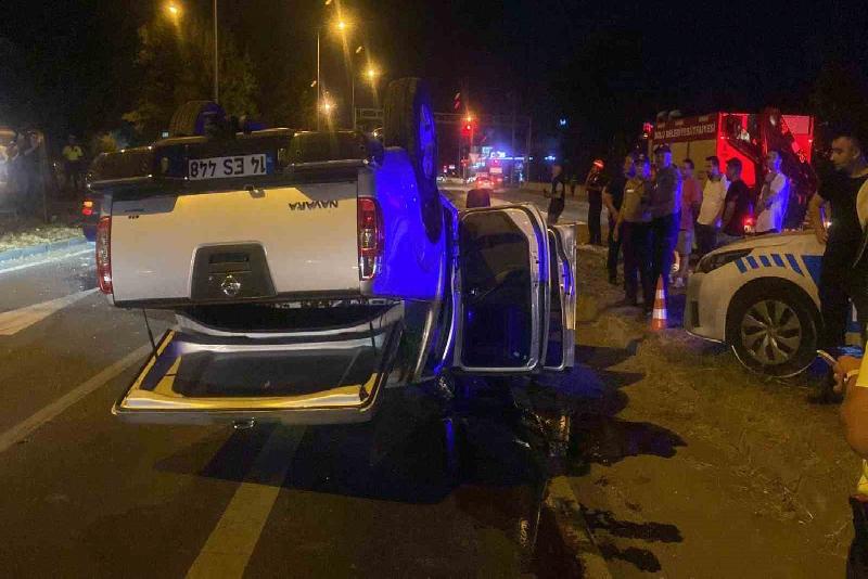 Bolu’da D-100 karayolunda ehliyetsiz sürücünün kullandığı pikap ters yöne dalarak