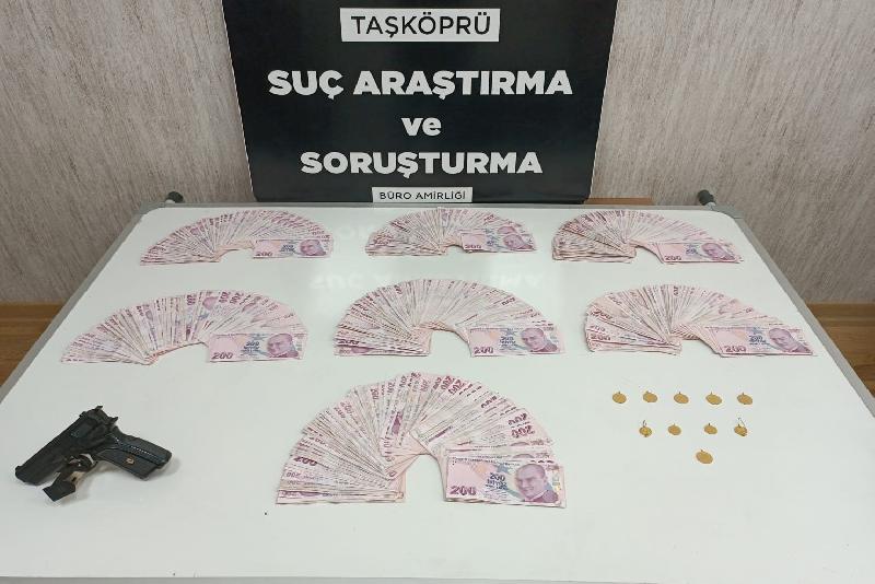 Kastamonu’nun Taşköprü ilçesinde girdiği evden çok miktarda para ve ziynet