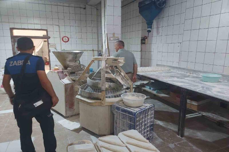 Zonguldak Belediyesi zabıta ekipleri şehir merkezinde fırınlara yaptığı denetimler sonucunda