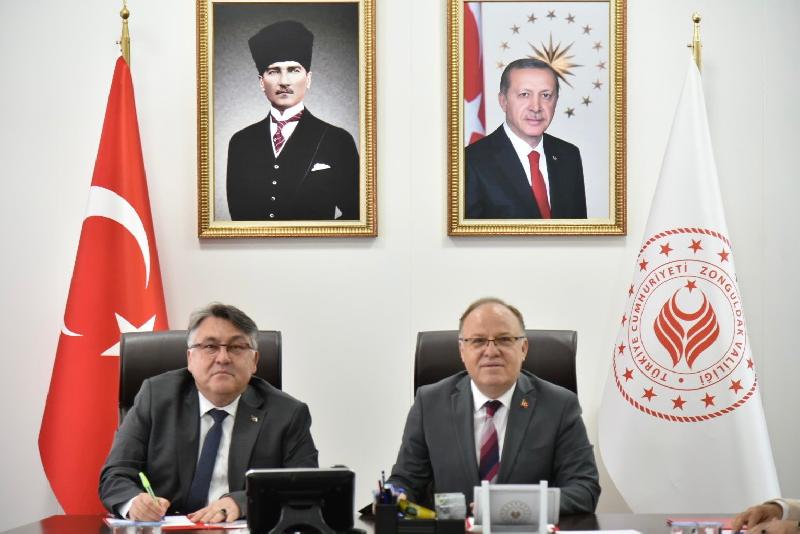 Hasta ve Yaşlı Bakım Eğitim Projesi İş Birliği Protokolü imzalandı Zonguldak Valiliği, Zonguldak Bülent Ecevit Üniversitesi ve Zonguldak Belediyesi Başkanlığında;