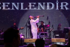 Dünya Düzce Günleri’nin 6. gününde Anıtpark sahnesi Türkiye’nin yetiştirdiği en