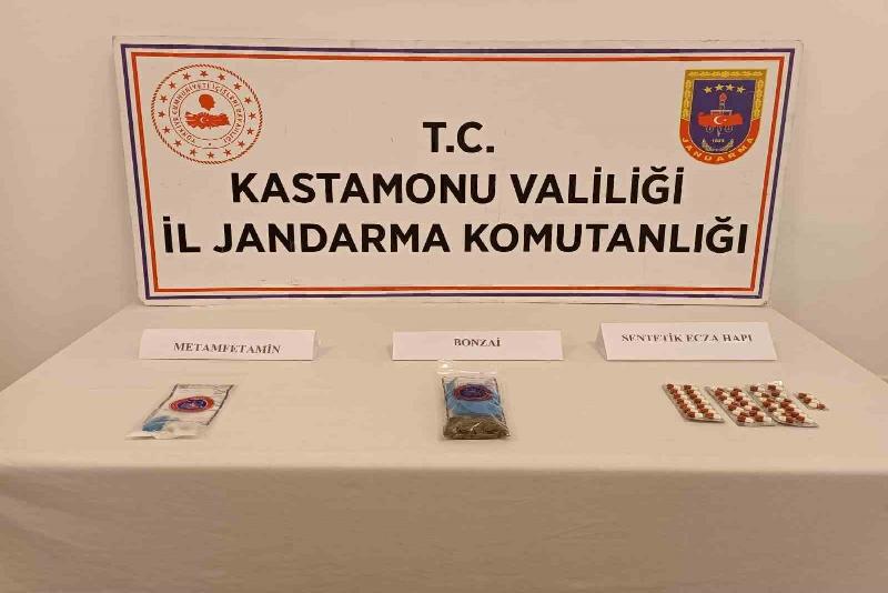 Kastamonu İl Jandarma Komutanlığı ekipleri, İstanbul’dan Kastamonu’nun Tosya ilçesine uyuşturucu