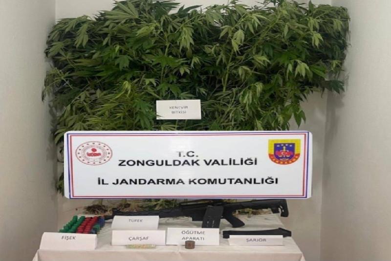Zonguldak’ın Ereğli ilçesinde jandarma ekipleri tarafından bir evde yapılan aramada
