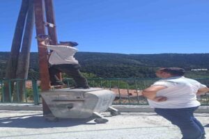 Kastamonu’nun Küre ilçesinde ilçe merkezine kadar inerek sokaklarda gezen ayıların