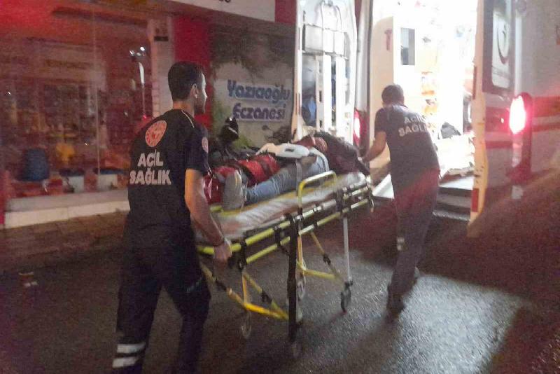 Kayganlaşan yolda devrilen motosiklet sürücüsü yaralandı Zonguldak’ın Ereğli ilçesinde yağış nedeniyle kayganlaşan yolda devrilen motosiklet sürücüsü