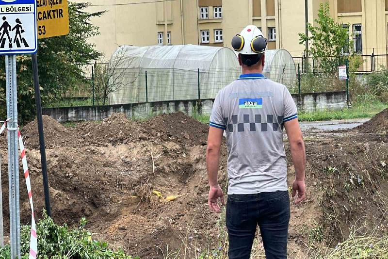 Kazı çalışmasında doğalgaz borusu zarar gördü DÜZCE (İHA) – Düzce’nin Şıralık Mahallesi asar Deresi kenarında yapılan