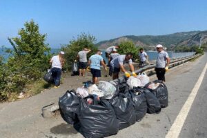 Kdz. Ereğli Belediyesi Temizlik İşleri Müdürlüğü kentin birçok noktasında tırpan,