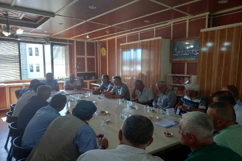 Kastamonu’nun Tosya ilçesinde düzenlenen toplantıda köy muhtarlarına tarım teşvikleri anlatıldı.