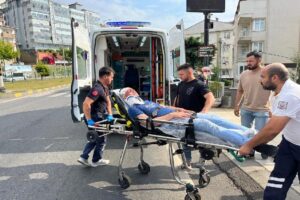 Zonguldak’ın Alaplı ilçesinde motosiklet sürücüsü otomobile çarptı. Meydana gelen kazada