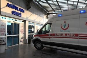 Zonguldak’ın Ereğli ilçesinde seyir halinde olan motosikletin lastiğinin patlaması sonucu