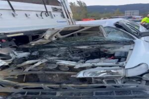 Bolu’nun Gerede ilçesinde meydana gelen kazada bir otomobil, önünde giden