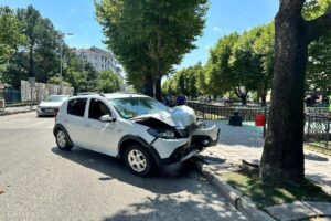 Kastamonu’da otomobilin çarptığı genç kadın metrelerce savrularak ağır yaralandı. Kontrolden