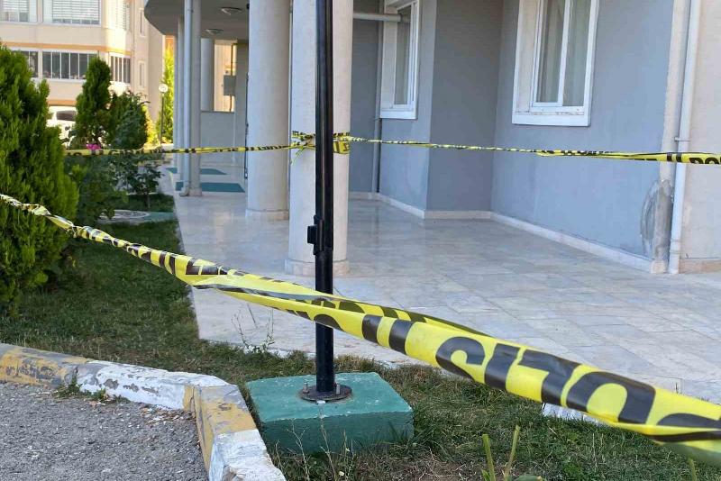 Sitenin bahçesinde oynarken elektrik akımına kapılan 9 yaşındaki Hiranur hayatını kaybetti Kastamonu’da yaşadığı sitenin bahçesinde oynarken dokunduğu aydınlatma direğinde elektrik akımına