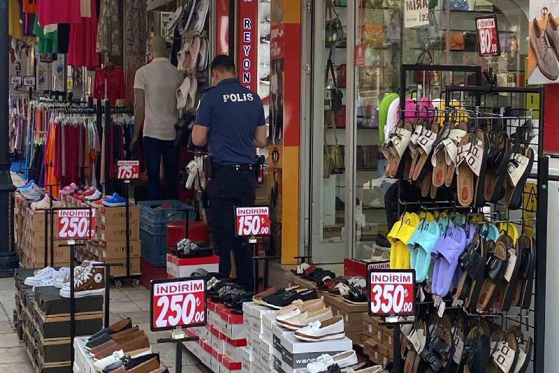 Kastamonu’da tabancasını temizlerken kendini vuran şahıs hastaneye kaldırıldı. Topçuoğlu Mahallesi