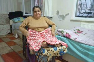 Kastamonu’da belden aşağısı felçli olan yatalak kadın, tadilat sebebiyle 1,5