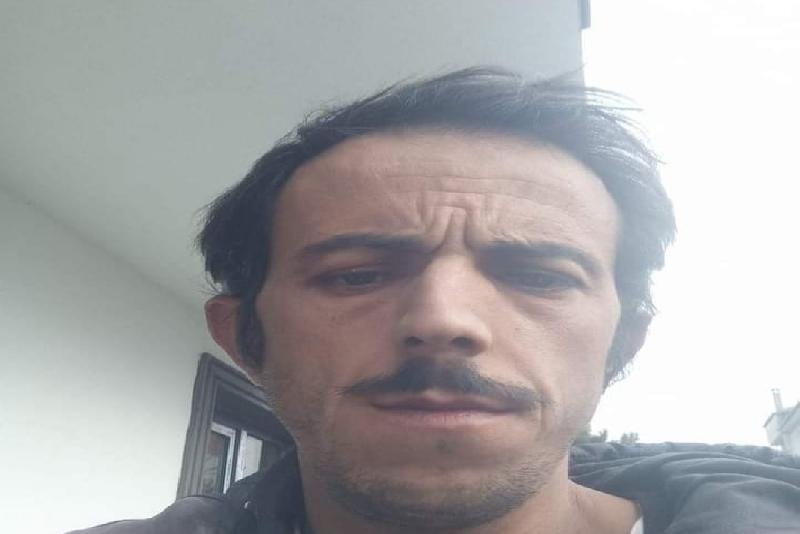 Tartıştığı oğlunun bıçak darbeleriyle ağır yaralandı Bartın’ın Ulus ilçesinde alkollü olduğu iddia edilen şahıs, tartıştığı babasını