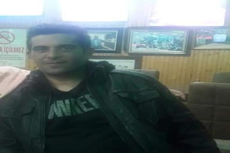 TEM Otoyolu’nun Bolu geçişinde sürücü değişimi için emniyet şeridinde tırından