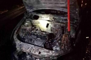 TEM Otoyolu’nun Bolu geçişinde İstanbul istikametine seyreden otomobilde çıkan yangında