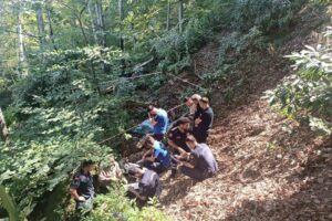 Bartın’ın Kurucaşile ilçesinde ağaç kesim işinde çalışan Yaşar Işık, üzerine