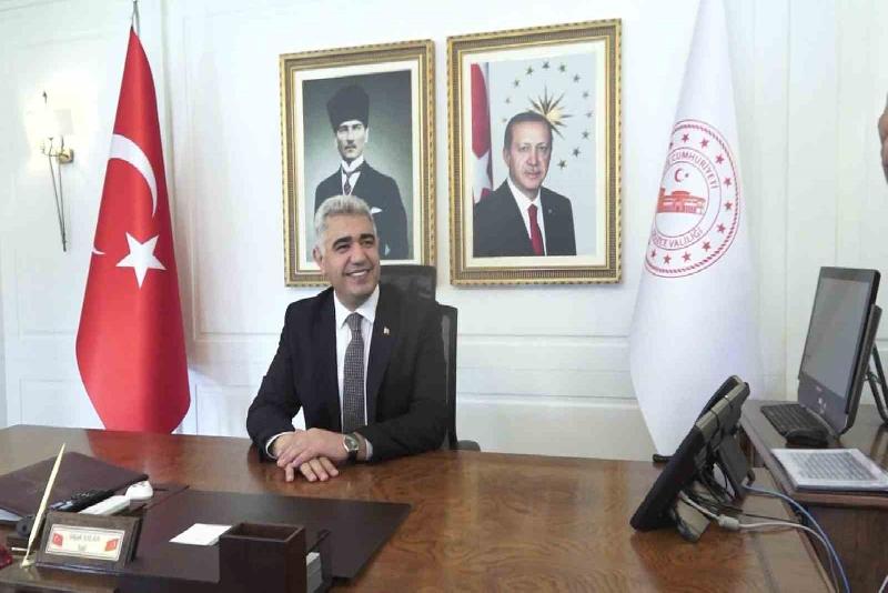 Vali Selçuk Aslan: “Afetlere hazırlıklı olacağız” Düzce(İHA) – Valiler kararnamesi ile Düzce’ye atanan Vali Selçuk Aslan