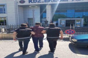 Zonguldak’ta polisin düzenlediği uyuşturucu operasyonunda yakalanan 2 şüpheliden 1’i uyuşturucu