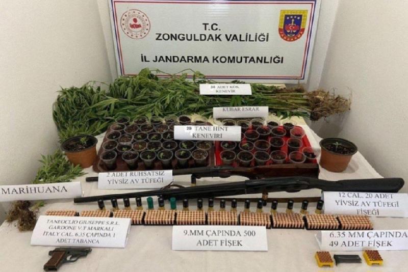 Zonguldak’ın Ereğli ilçesinde düzenlenen uyuşturucu operasyonunda jandarma tarafından gözaltına alınan