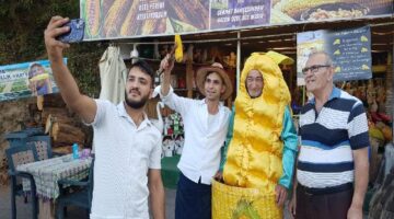 Antalya’nın “Çılgın Dondurmacı’sına” rakip çıktı