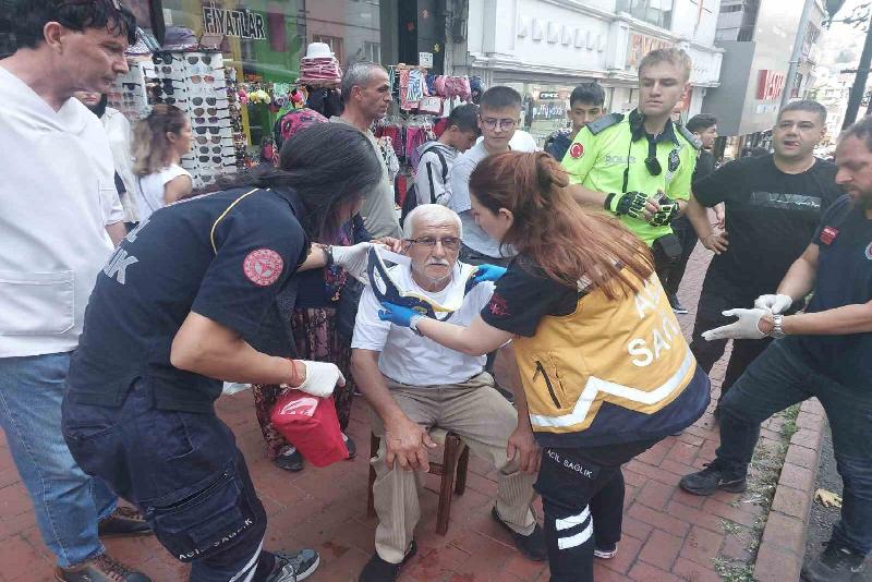 Araç karşıya geçen yaşlı adama çarptı Zonguldak’ın Ereğli ilçesinde meydana gelen kazada bir kişi yaralandı. Edinilen