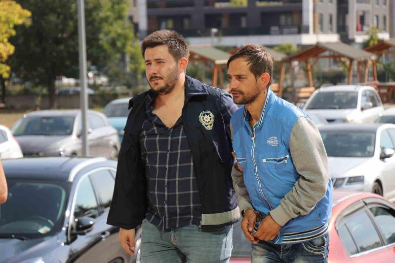 Cep telefonu ve bilgisayar hırsızı tutuklandı Bolu’da 2 evden ve iş yerinden hırsızlık yaptığı tespit edilerek