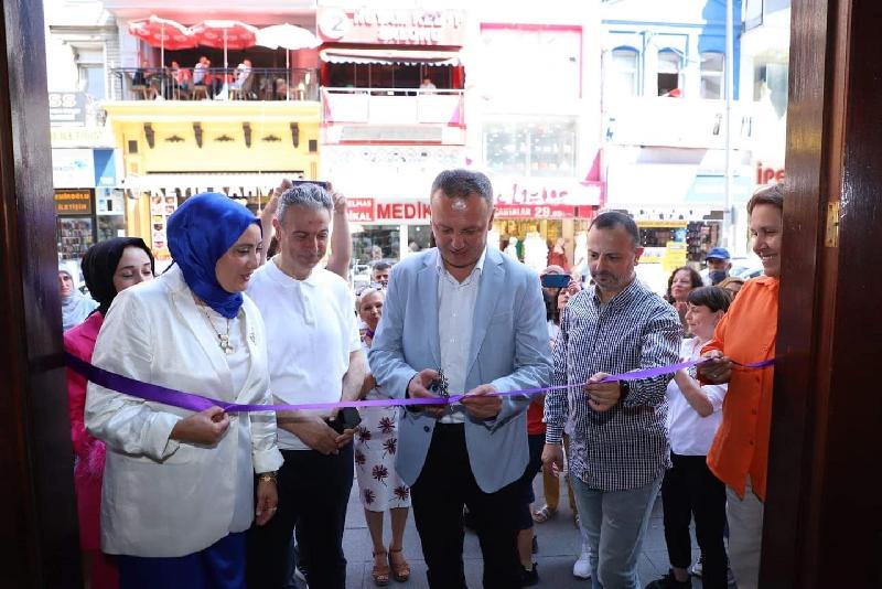 Zonguldak’ta 2 çocuk annesi 50 yaşındaki Filiz Korkutan, Güzel Sanatlar