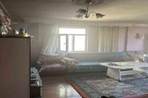 Zonguldak’ın Alaplı ilçesinde bir evin mutfağında çıkan yangın paniğe sebep