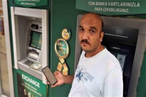 Karabük’te hastanede güvenlik görevlisi olarak çalışan Orhan Şanlı, hesabına yanlışlıkla