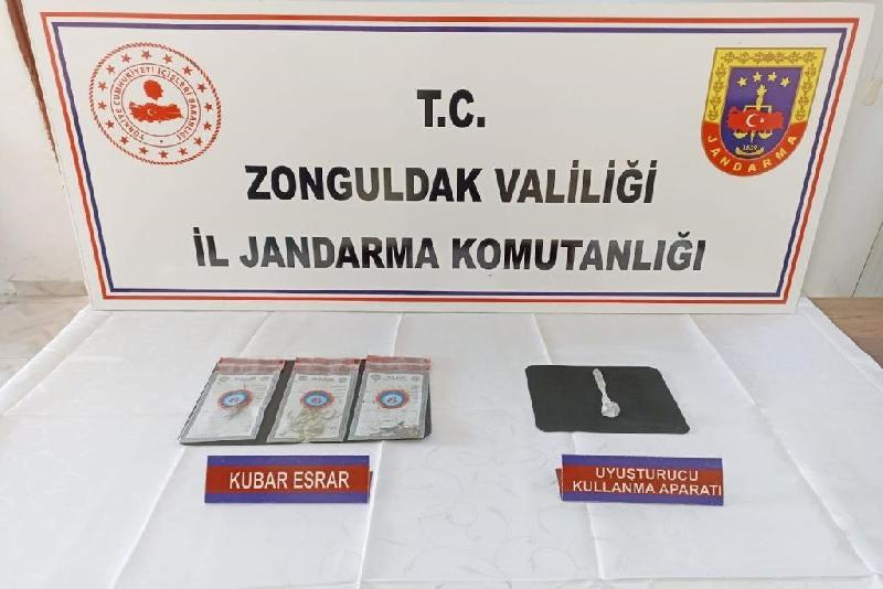 Zonguldak’ta jandarma ekiplerince düzenlenen operasyonda esrar ele geçirildi. Olayla ilgili