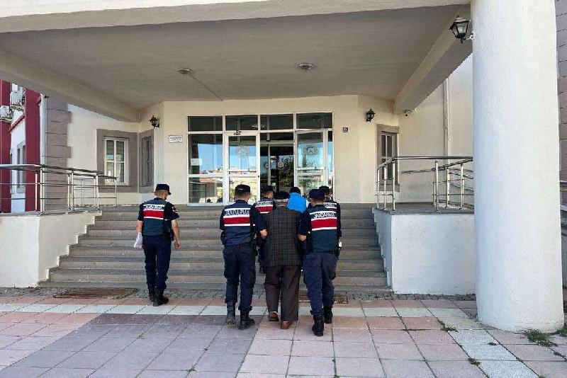 ‘Kasten öldürme’ suçundan aranan iki şahıs yakalandı Kastamonu’da ‘kasten öldürme’ suçundan 13 yıl hapis cezasıyla aranan iki