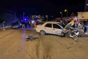 Kastamonu’da iki otomobilin kafa kafaya çarpıştığı kazada anne ve kızı