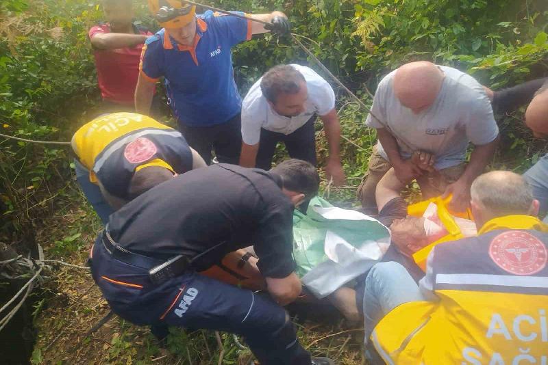 Mağaraya düşen vatandaşın imdadına ekipler yetişti Zonguldak’ın Kozlu ilçesinde mağaraya düşen adam ekiplerin yardımıyla bulunduğu yerden