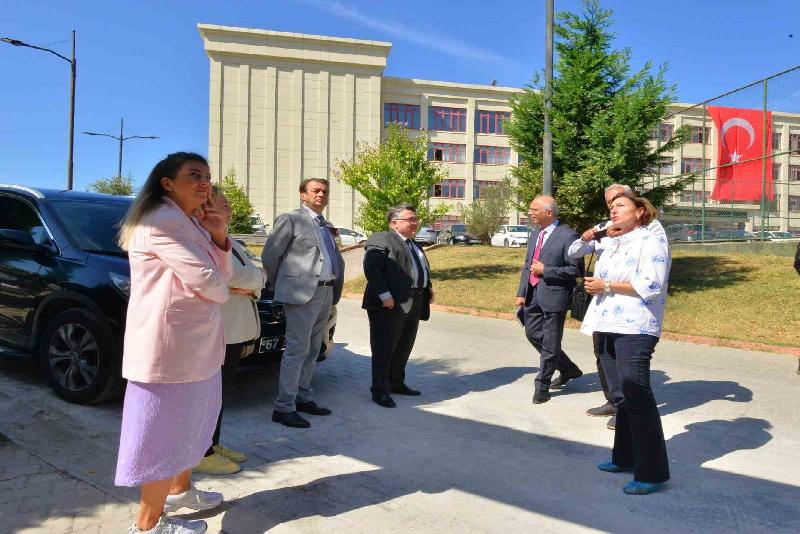 ZBEÜ Rektörü Prof. Dr. İsmail Hakkı Özölçer İbn-i Sina Kampüsündeki