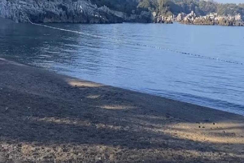 Zonguldak’ta yüzlerce kişinin akın ettiği Kapuz plajı sezonun sona ermesiyle