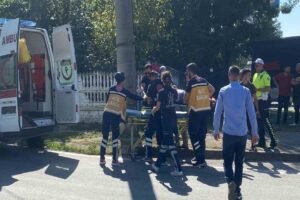 Düzce’de sürücü kursu adayının kullandığı otomobile kamyon çarptı. Kazada 3