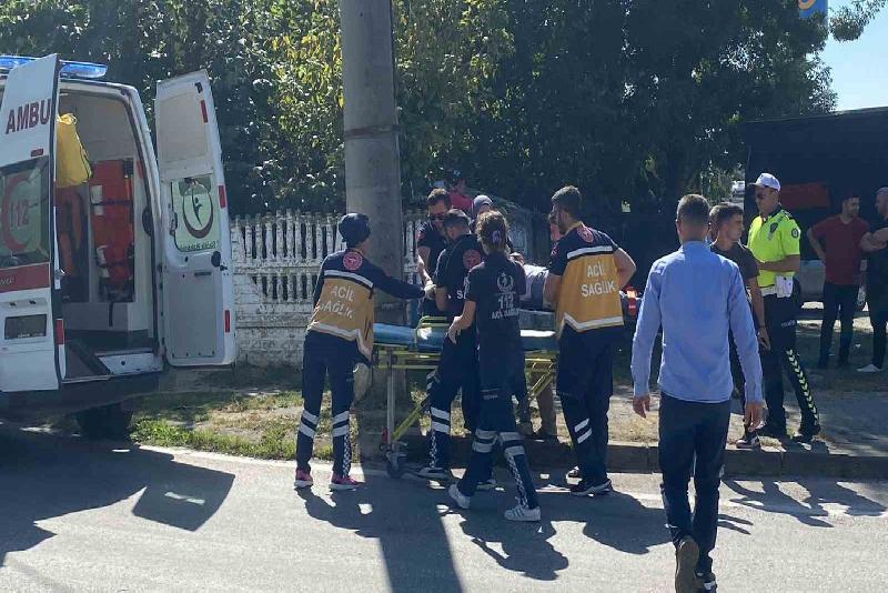 Sürücü adayının kullandığı otomobile kamyon çarptı: 3 yaralı Düzce’de sürücü kursu adayının kullandığı otomobile kamyon çarptı. Kazada 3