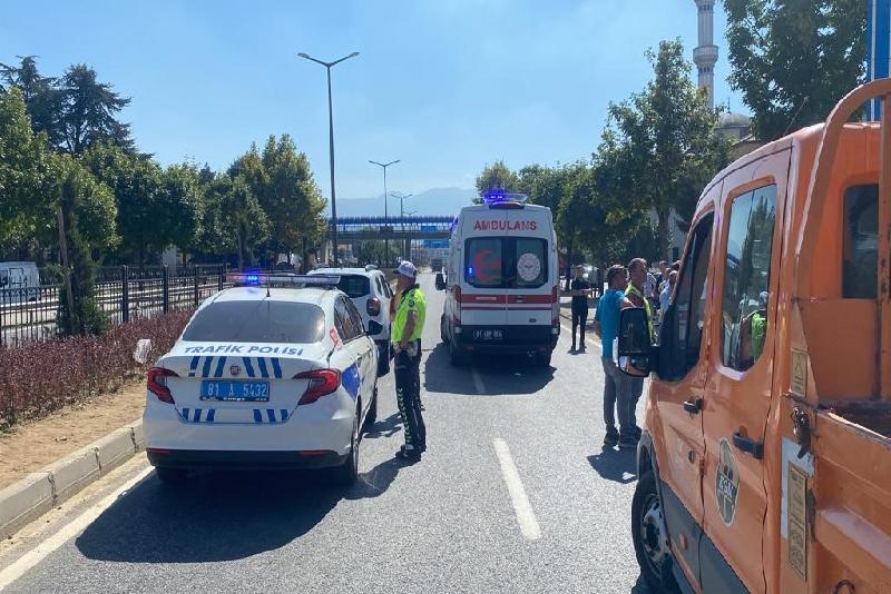 Düzce’de üst geçidi kullanmayan 15 yaşındaki lise öğrencisine cip çarptı.