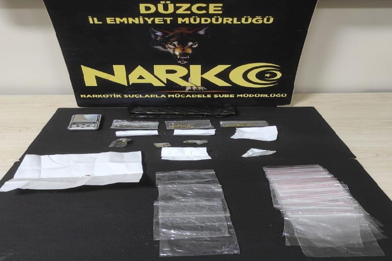 Düzce Cumhuriyet Başsavcılığı koordinesinde sokak satıcıları ve kullanıcılarına yönelik yapılan