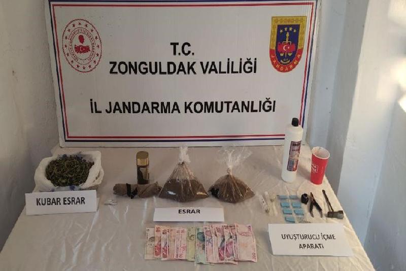 Zonguldak’ta jandarma ekiplerince düzenlenen operasyonda uyuşturucu madde ele geçirildi. Operasyonda