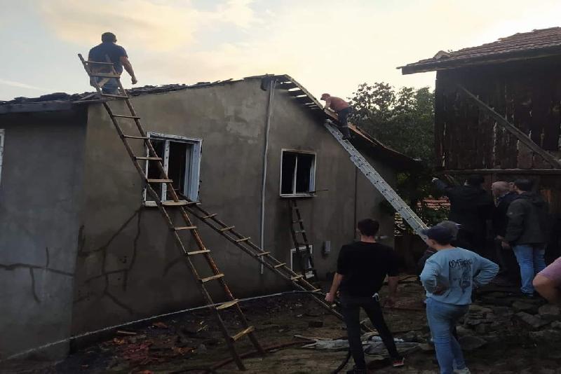 Bolu’nun Göynük ilçesinde 2 katlı evde çıkan yangın maddi hasara