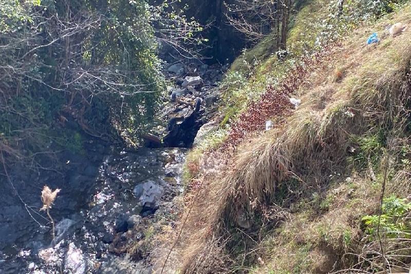Zonguldak’ta direksiyon hakimiyetini kaybettiği aracıyla şarampole uçarak hayatını kaybeden baba