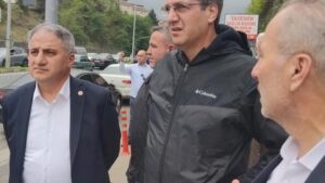 AK Parti Zonguldak Milletvekili Av. Saffet Bozkurt, beraberinde Karayolları 15. Bölge Müdürü Alparslan