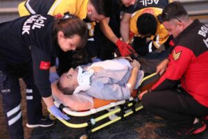 Anadolu Otoyolu’nun Bolu-Düzce il sınırında 2 aracın çarpışması sonucu meydana