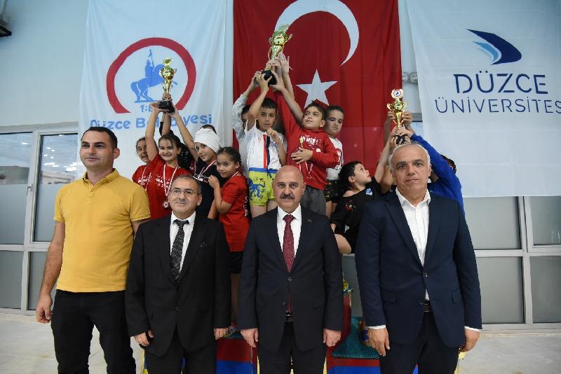 Düzce Üniversitesi ve Düzce Belediyesi iş birliği ile Cumhuriyetimizin 100.
