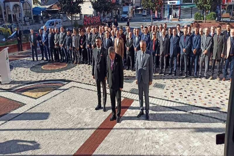 Zonguldak’ın Devrek ilçesinde Muhtarlar Günü törenle kutlandı. 19 Ekim Muhtarlar