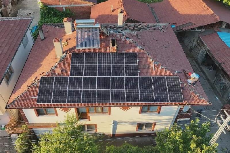 Bolu’da Güneş Enerjisi Santrali (GES) projesi çerçevesinde 3 aileye 42